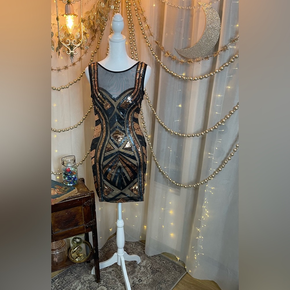 Bebe Gold and Black Sequin Bodycon Mini Dress Sleeveless Scoop Neck Cocktail